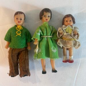 Source Unknown Green and Brown Doll Set
